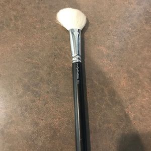 MAC 163 Brush